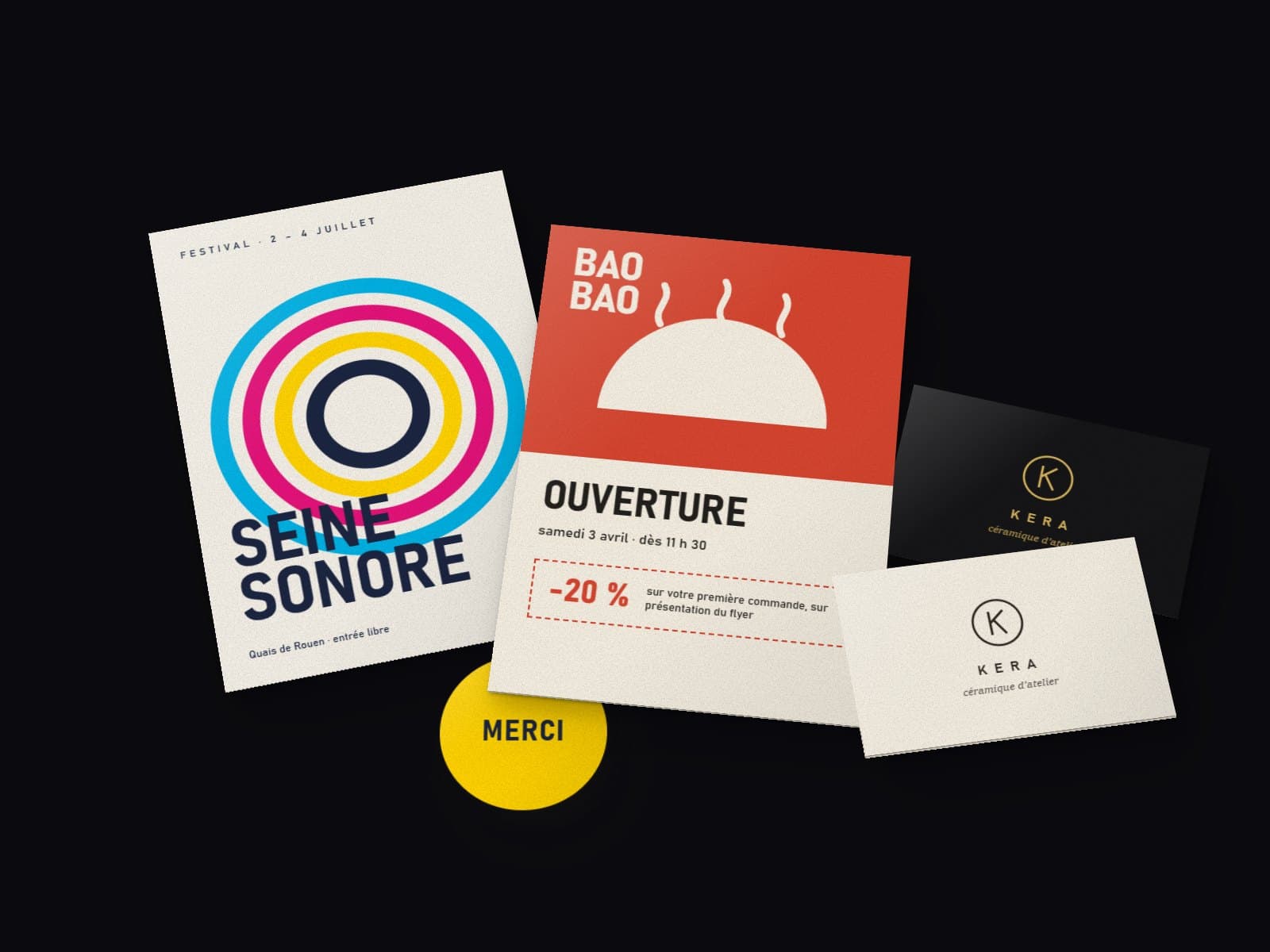 Une affiche de festival, un flyer d’ouverture, des cartes de visite et un sticker rond